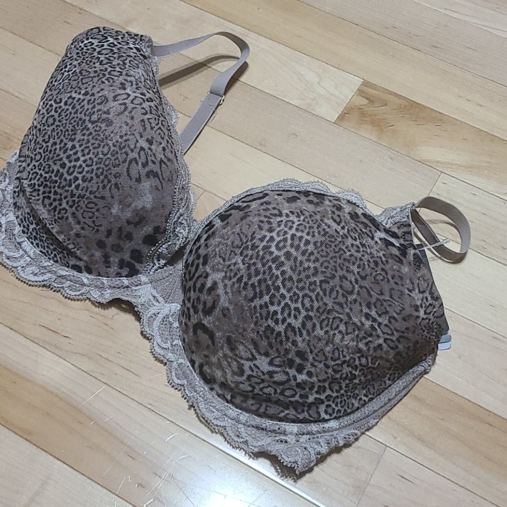 SOLD- Natori 36DDD Feathers Contour Plunge Bra NWT